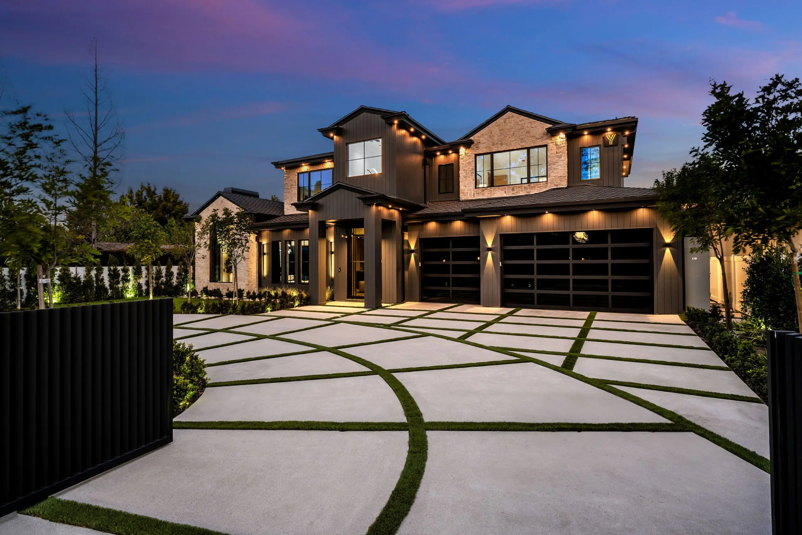 modern-luxury-house-at-dusk-2024-10-02-19-25-11-utc-scaled